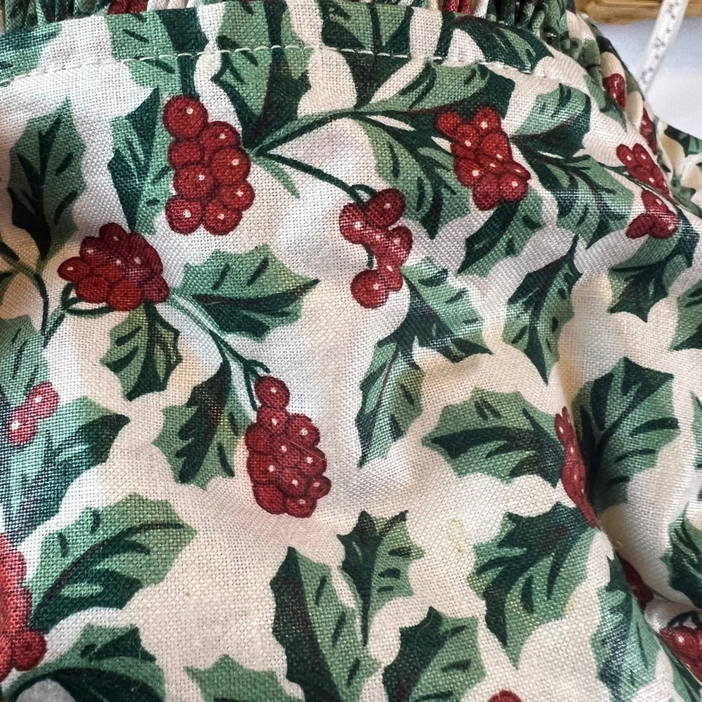 Longaberger Tea Basket Liner in Traditional Holly Pattern - Picture 9 of 10